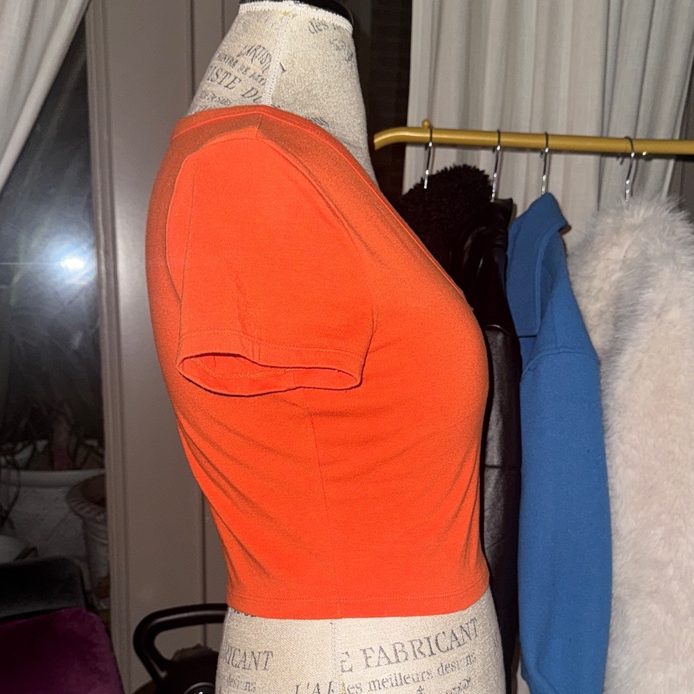 Wild Fable Bright Orange V-Neck Crop Top Shortsleeve Fitted Women’s Shirt Medium - Picture 4 of 6